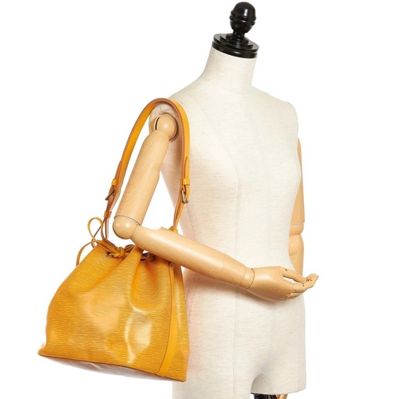 LOUIS VUITTON Leather LV Petit Noe Yellow Epi Shoulder Bucket Bag - Picture 4 of 17